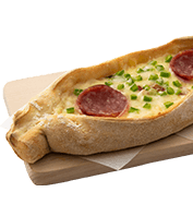 Peinirli with mozzarella and cold cuts